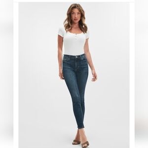 GUESS TAILERED HIGH RISE JEAN